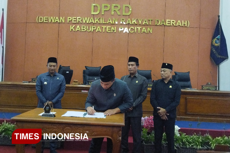 Rapat Paripurna DPRD Pacitan dalam rangka pengesahan Perda Kabupaten Layak Anak. (Foto: Yusuf Arifai/TIMES Indonesia)