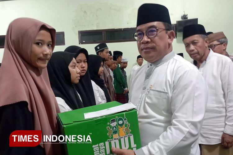 Kemenag Kabupaten Malang Berikan Santunan 2.500 Yatim-Fakir Miskin dari Zakat Profesi