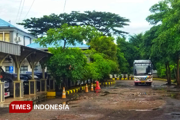 Suasana Terminal Pacitan yang masih sepi pemudik menjelang Lebaran 2025. (Foto: Yusuf Arifai/TIMES Indonesia)