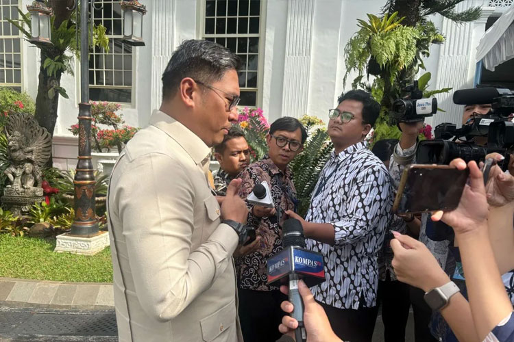 Wakil Menteri Pertanian (Wamentan) Sudaryono saat menyampaikan keterangan di kompleks Istana Kepresidenan, Jakarta, Jumat (21/3/2025). (FOTO: ANTARA/Genta Tenri Mawangi)