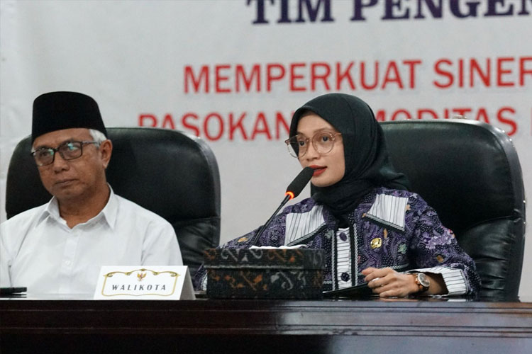 Wali Kota Kediri bersama Wakil Wali Kota kediri saat gelar rapat dengan OPD (FOTO: Diskominfo Kota Kediri)