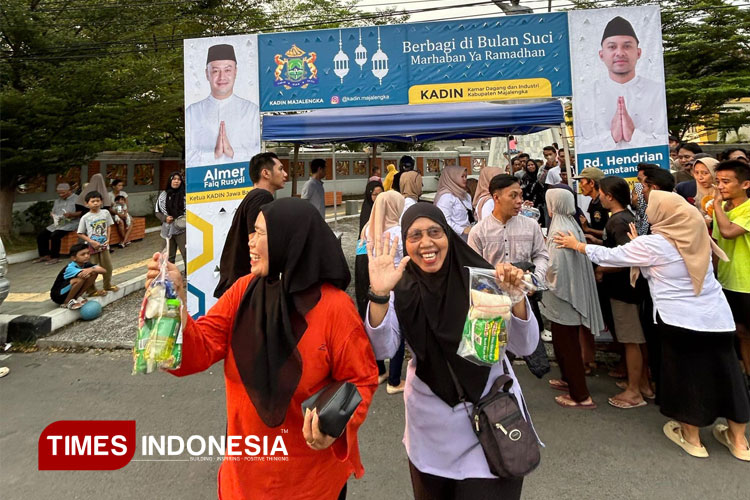 Berkah Bulan Ramadan 2025, Kadin Majalengka Berbagi Ratusan Paket Sembako