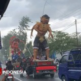 Hujan dan Angin Kencang Terjang Pawai Ogoh-ogoh di Banyuwangi