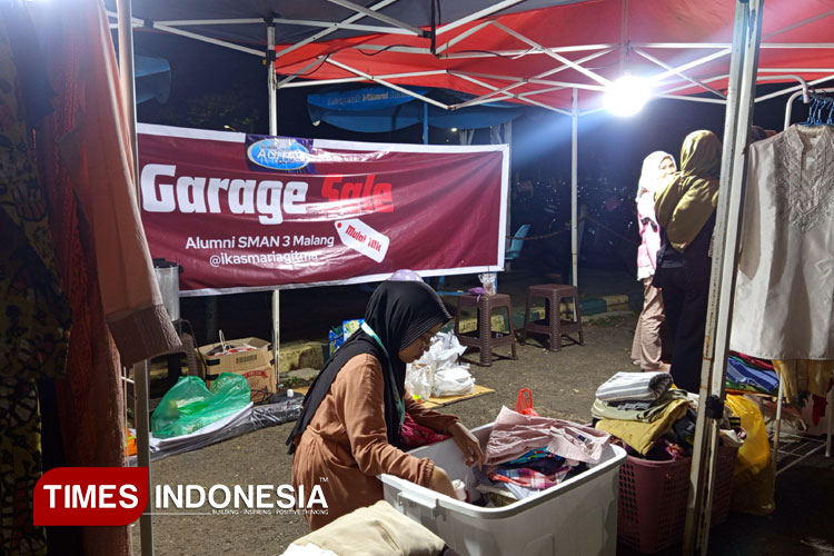 Stand garage sale yang ada di Lapangan Rampal Malang, Jumat (21/03/2025). (Foto: Arli Ochaputri Hartono/TIMES Indonesia)