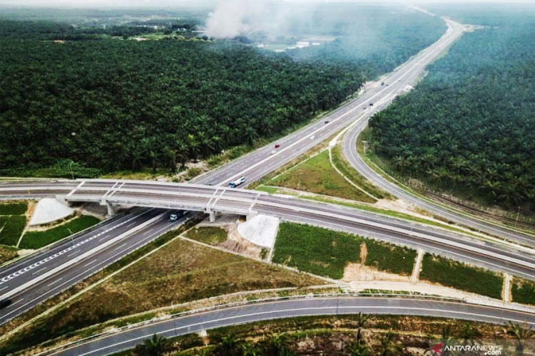 udara Tol Pekanbaru-Dumai di Riau sebagai bagian Jalan Tol Trans Sumatera. (FOTO: ANTARA)