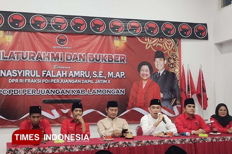 Ketua DPC PDI Perjuangan Lamongan Husen, S.Ag, M.Pd bersama Bupati Lamongan Pak Yes, Wabup Dirham dan Gus Falah, Minggu (23/3/2025), Foto : Moch. Nuril Huda/TIMES Indonesia)