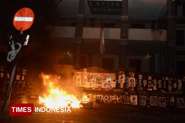 Demo-Tolak-UU-TNI-b.jpg