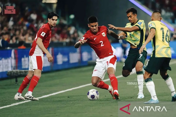 Pemain timnas Indonesia Mees Hilgers saat tampil melawan timnas Australia dalam laga ketujuh kualifikasi Piala Dunia 2026 Grup C di Stadion Sepak Bola Sydney, Kamis (20/3/2025). (FOTO: ANTARA/HO-Kita Garuda)