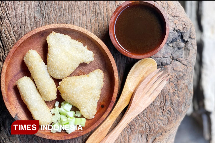 Pempek Wong Kito siap menjadi suguhan istimewa saat Idul Fitri di Ponorogo. (FOTO: Hendras/TIMES Indonesia)