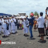 Jelang Nyepi, Ribuan Umat Hindu Gelar Melasti di Pantai Paseban