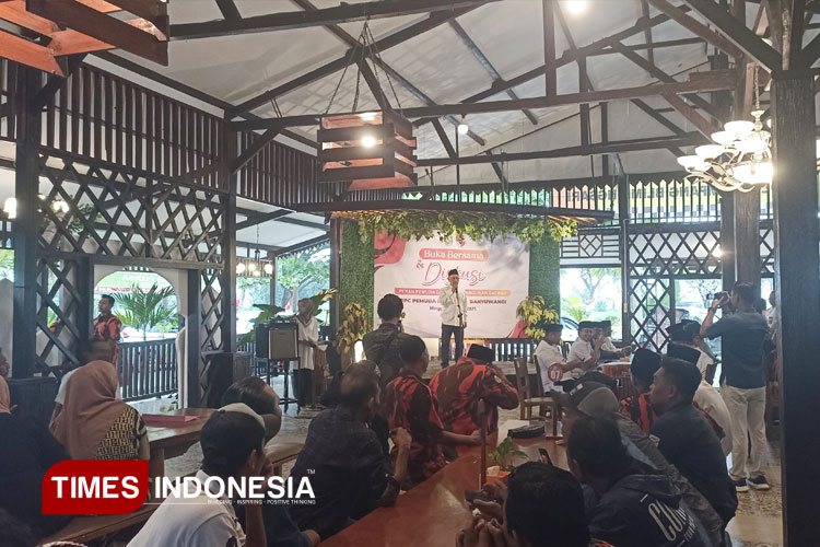 Suasana buka bersama dan diskusi MPC Pemuda Pancasila Banyuwangi. (FOTO: Ikromil Aufa/TIMES Indonesia)