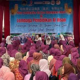 Yayasan Al-Ihsan Adakan Santuni Ratusan Janda dan Duafa Probolinggo