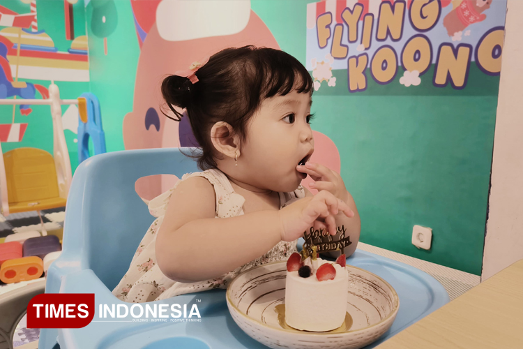 Ilustrasi anak makan makanan mengandung gula. (Foto: Ferry/TIMES Indonesia)