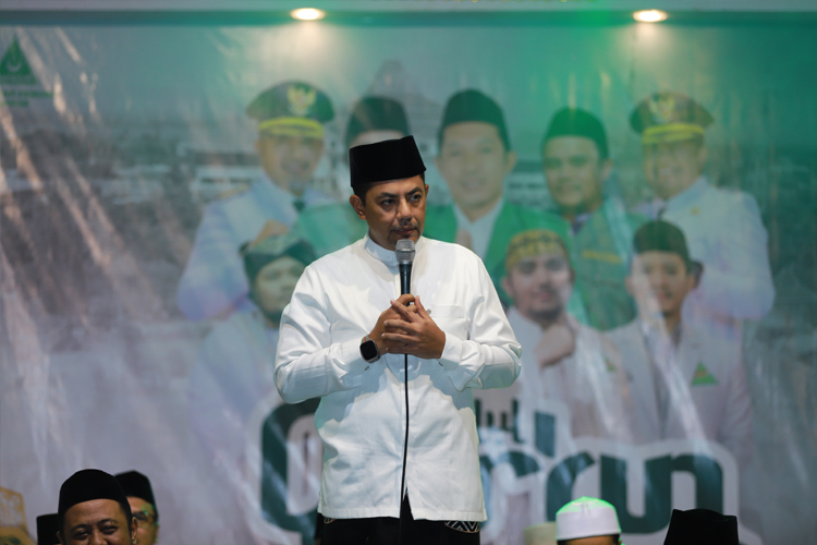 Bupati Probolinggo, Gus Haris saat memberi sambutan di acara Peringatan Nuzulul Quran di Alun-Alun Kraksaan oleh PW MDS Rijalul Ansor Jatim (Foto: Istimewa)