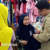 Sambut Idul Fitri, Pemdes Sidomulyo Ajak Ratusan Anak Yatim Piatu Belanja Baju Baru