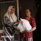 Dinsos PPKB Banyuwangi Suntik Ekonomi Warga Jelang Lebaran dengan 55 Paket Sembako