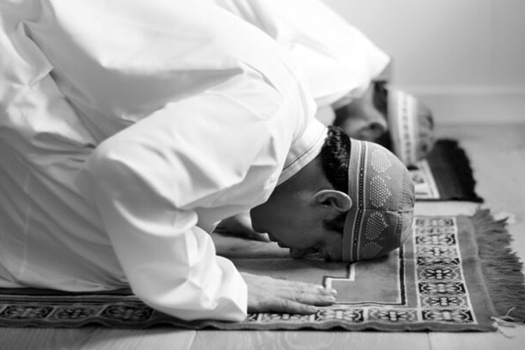 Salat Tarawih malam ke-26 Ramadan. (Foto: Freepik)