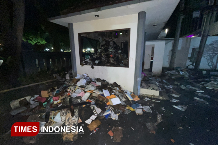 Kondisi Gedung DPRD Kota Malang Pasca Ricuh Demo Tolak UU TNI, Pos Hingga Kaca Hancur