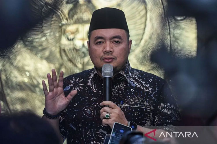 Ketua Komisi Pemilihan Umum (KPU) RI Mochammad Afifuddin memberikan keterangan pers terkait pemilihan petugas pelaksana Ketua KPU di Kantor KPU, Jakarta Pusat, Kamis (4/7/2024). (ANTARA FOTO/MUHAMMAD ADIMAJA)