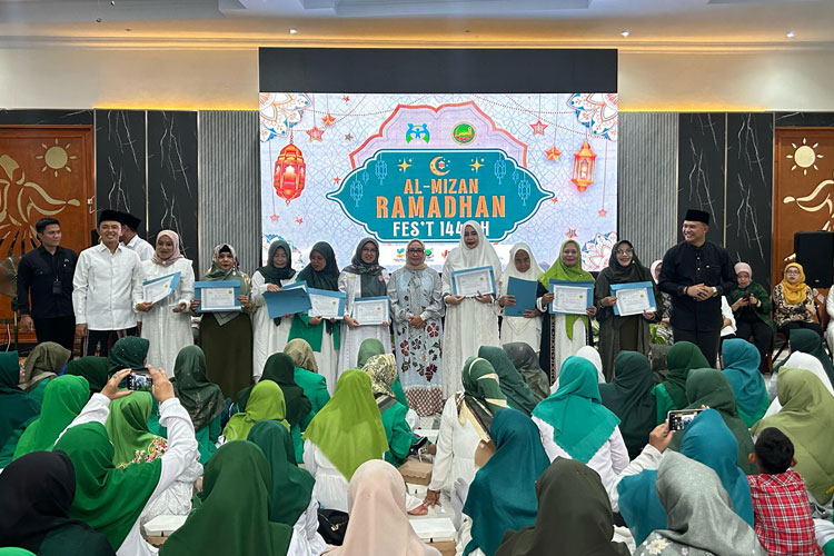 Menteri PPPA Beri Penghargaan 9 Perempuan Inspiratif dalam Mizan Award 2025
