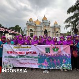 Perempuan Bangsa Banyuwangi Bagikan Takjil Gratis untuk Umat