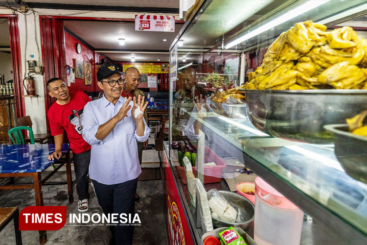 Wali Kota Yogyakarta Hasto Wardoyo Sidak Harga Kuliner Lesehan Kaki Lima di Malioboro