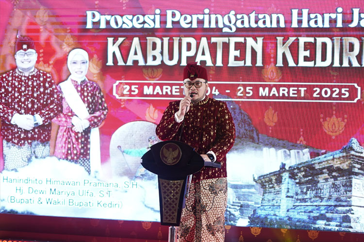 Bupati Kediri saat membuka kegiatan profesi HUT ke-1221 (FOTO: Diskominfo Kabupaten Kediri)