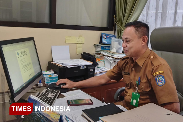 Jafung Penata Perizinan Ahli Muda DPMPTSP Bontang, Idrus (Foto: Kusnadi/TIMES Indonesia)