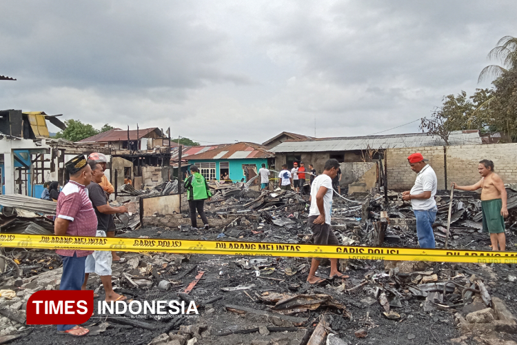 Terlihat beberapa rumah ikut ludes atas kebakaran yang terjadi Kelurahan Kota Baru. (Foto: Anugra/TIMES Indonesia)