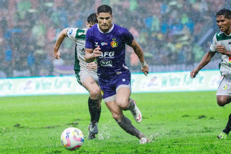 Ramiro Fergonzi pada salah satu laga bersama Persik Kediri (foto: dok Persik)
