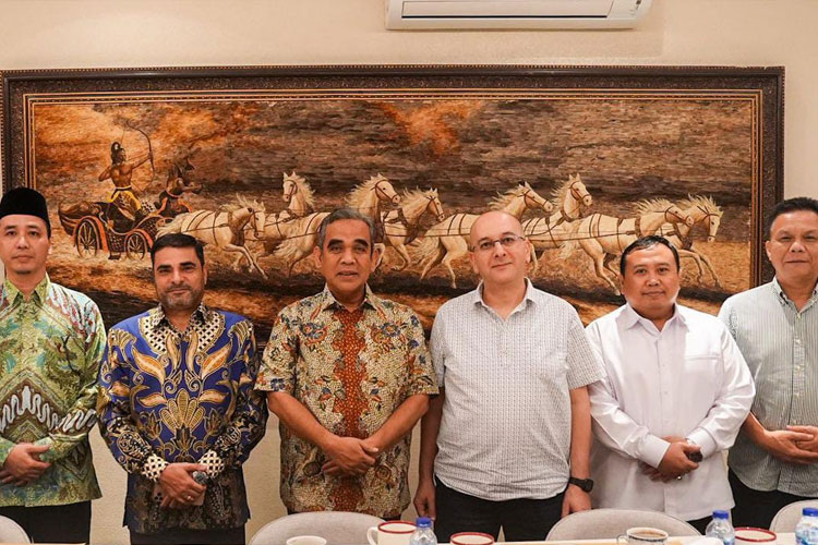 Ketua MPR RI Ahmad Muzani menerima Duta Besar Mesir H.E. Mr Yasser Hassan Farag Elshemy dan Duta Besar Kerajaan Hasyimiyah Yordania untuk Indonesia H.E. Mr Sudqi Al Omoush di kediamannya, Jakarta, Selasa (8/3/2025).