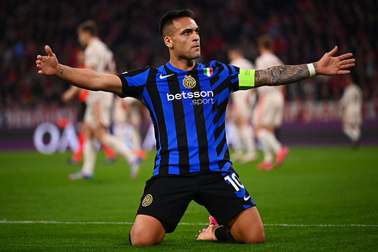 Striker dan kapten Inter Milan, Lautaro Martinez merayakan golnya ke gawang Bayern Muenchen di perempat final Liga Champions, Rabu (9/4/2025). (Foto: inter.it)