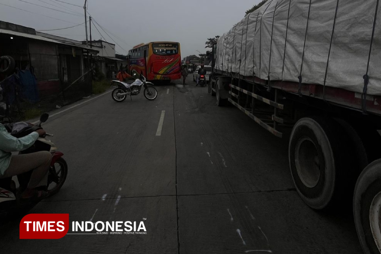 Lokasi kecelakaan maut di Pantura Gresik Kecamatan Duduksampeyan. (Foto: Akmal/TIMES Indonesia)
