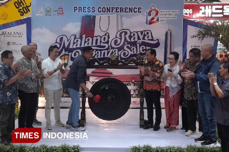 Pembukaan Malang Raya Vaganza Sale di Matos, Jumat (11/4/2025). (Foto: Achmad Fikyansyah/TIMES Indonesia)