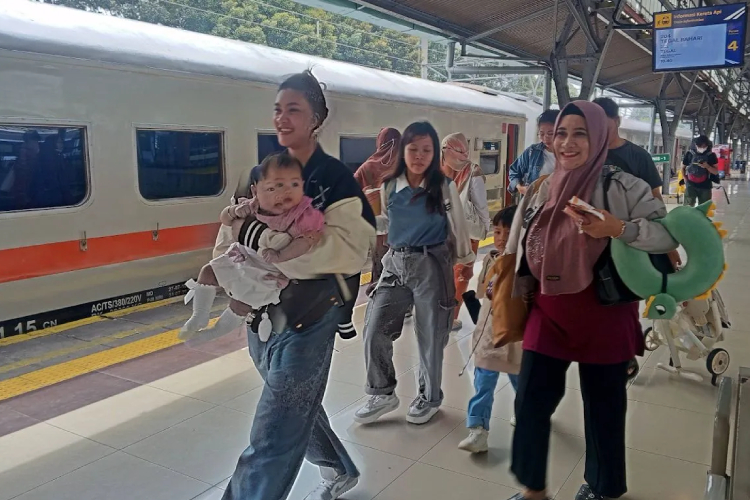 KAI Group layani 29,17 juta pelanggan selama angkutan Lebaran 2025 periode 21 Maret hingga 11 April 2025. (FOTO: ANTARA/HO-Humas KAI)