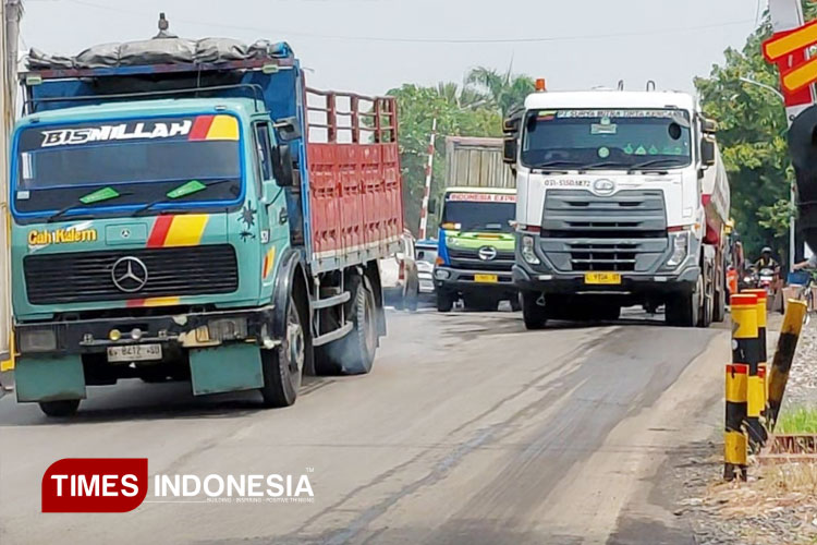 Arus-lalu-lintas-di-Jalan-Nasional-Surabaya-Lamongan-3.jpg