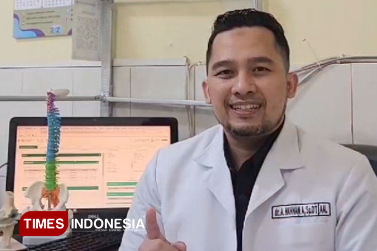 Dokter Spesialis Orthopedi di RSUD dr. Soegiri Lamongan, dr. Ahmad Hannan, Sp.OT, (Foto : Moch. Nuril Huda/TIMES Indonesia)