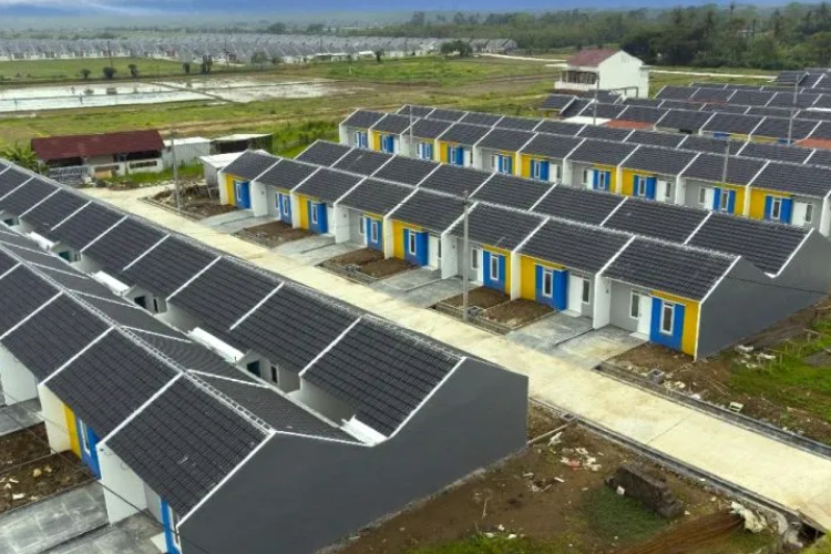 Deretan rumah subsidi. Tiga organisasi profesi jurnalis AJI, IJTI, dan PFI, menolak rencana pemerintah untuk memberikan jalur khusus rumah subsidi kepada para jurnalis. (Antaranews)