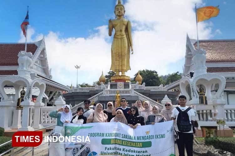 Mahasiswa KSM FK Unisma Malang mengunjungi Vihara Budha Wat Hat Yai Nai dan Songkhla Central Mosque. (FOTO: AJP TIMES Indonesia)