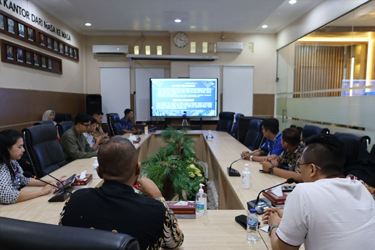 Kantor Imigrasi Kelas I TPI Surabaya (Kantor Imigrasi Surabaya) menggelar sosialisasi terkait Pelayanan Izin Tinggal Keimigrasian dan Izin Keimigrasian Lainnya secara virtual melalui Zoom. (foto: Imigrasi Surabaya)