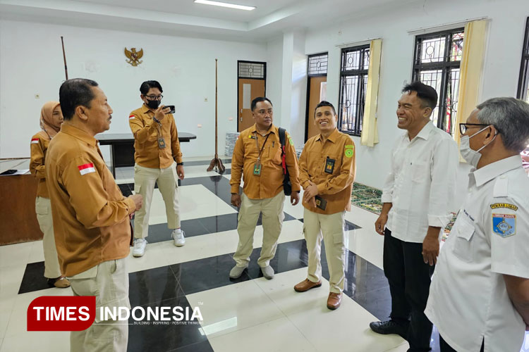PN Mataram Lakukan Monev Sidang Keliling di Disdukcapil Lombok Barat, Warga Sambut Antusias