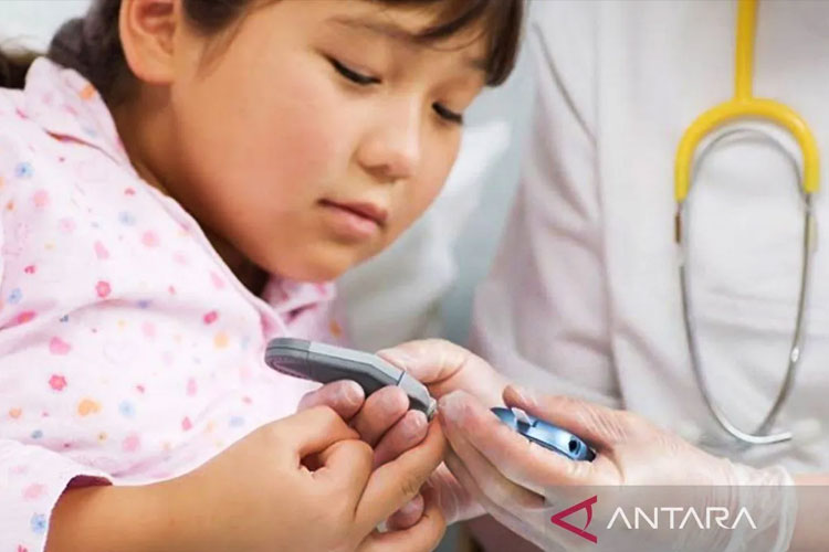Pelayanana kesehatan diabetes pada anak. (Foto: ANTARA/Halodoc/aa)