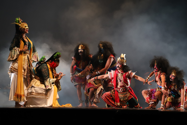 Disbudpar-dan-Sanggar-Asmorobangun-Pentaskan-Panji-Laras-b.jpg