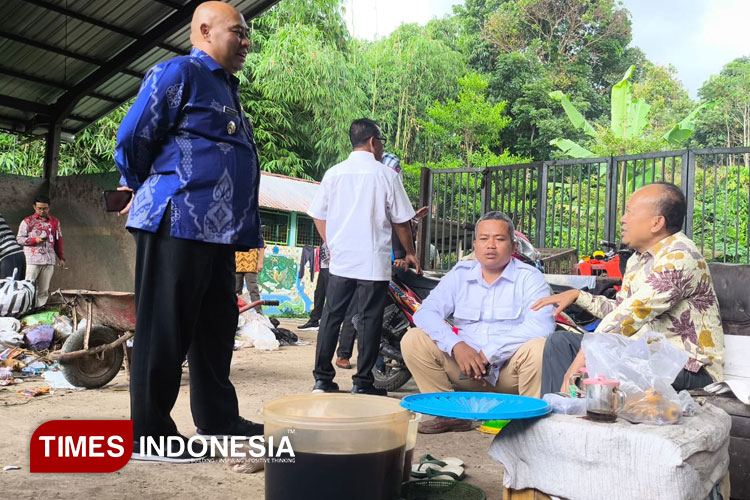 Kunjungan-Tim-Asistensi-Bupati-ke-lokasi-TPS3R.jpg