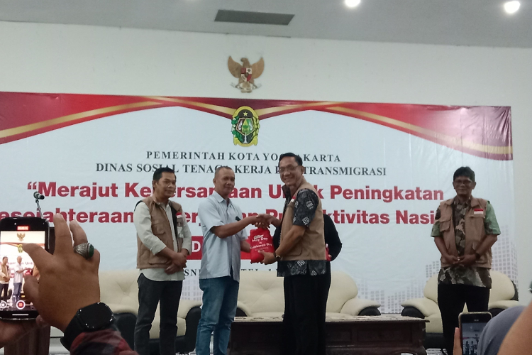 Suasana May Day 2025 disambut meriah namun penuh makna di Yogyakarta. Bertempat di Tasneem Convention Hotel, Kota Yogyakarta. (FOTO: Zidniy Husnaya/TIMES Indonesia)