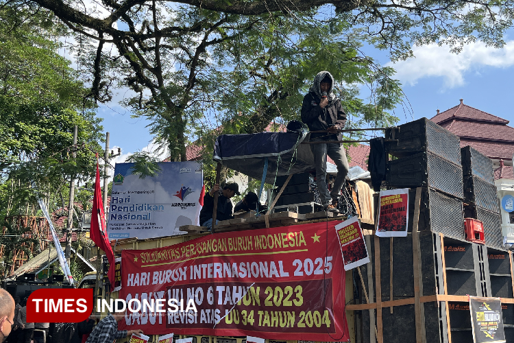 Suasana-demo-Hari-Buruh-Internasional-b.jpg