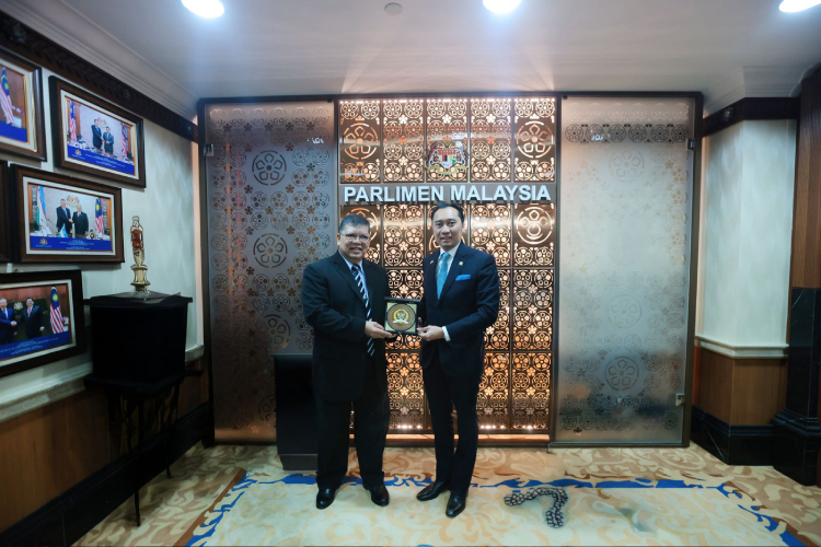 Dorong Sinergi ASEAN, Ibas Temui Ketua Parlimen Malaysia Bahas Ekonomi Hijau dan Perdagangan Berkeadilan