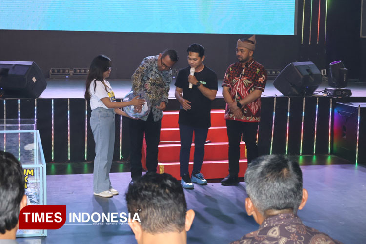 Wali Kota dan Wakil Wali Kota Batu Undi Hadiah Keliru Jatim Park