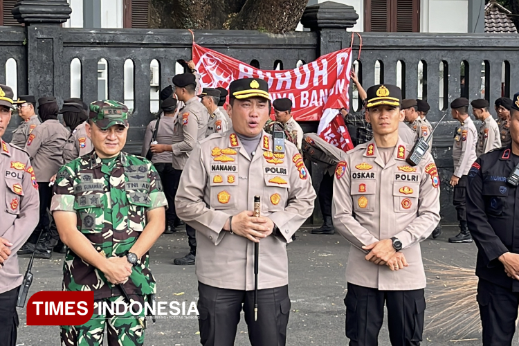 demo-Hari-Buruh-di-depan-Gedung-DPRD-Kota-Malang-c.jpg