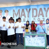 Meriahkan May Day, Ribuan Warga Jombang Ikuti Fun Walk Bersama Bupati Warsubi